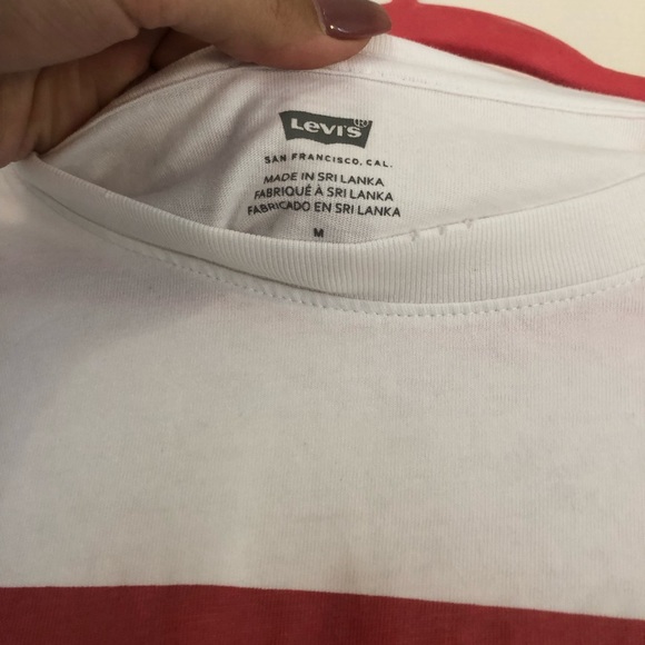 Levi’s Distressed Logo Tee - Picture 4 of 4